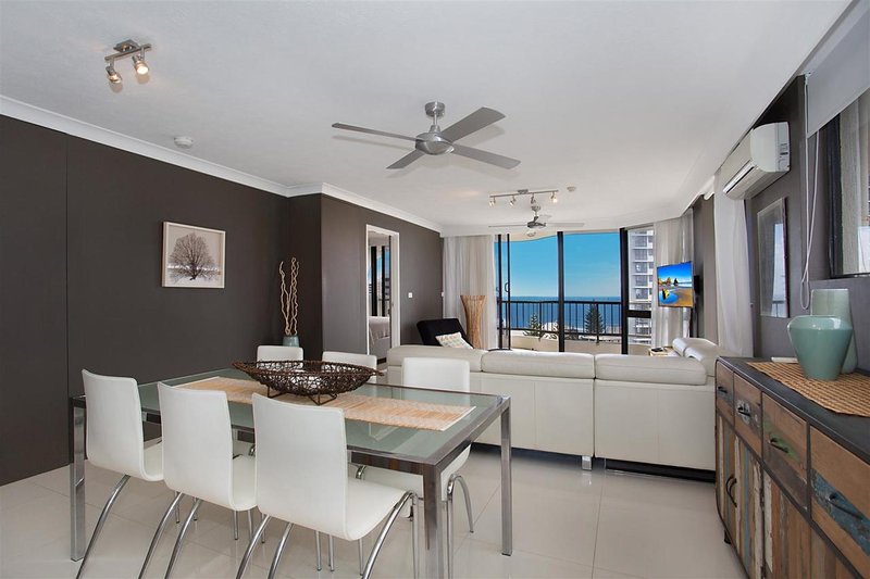 Photo - 41/19 Aubrey Street, Surfers Paradise QLD 4217 - Image 3