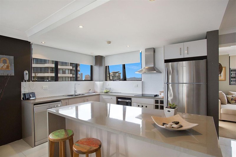 Photo - 41/19 Aubrey Street, Surfers Paradise QLD 4217 - Image 4