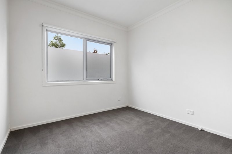 Photo - 4/12 Alfrick Road, Croydon VIC 3136 - Image 6