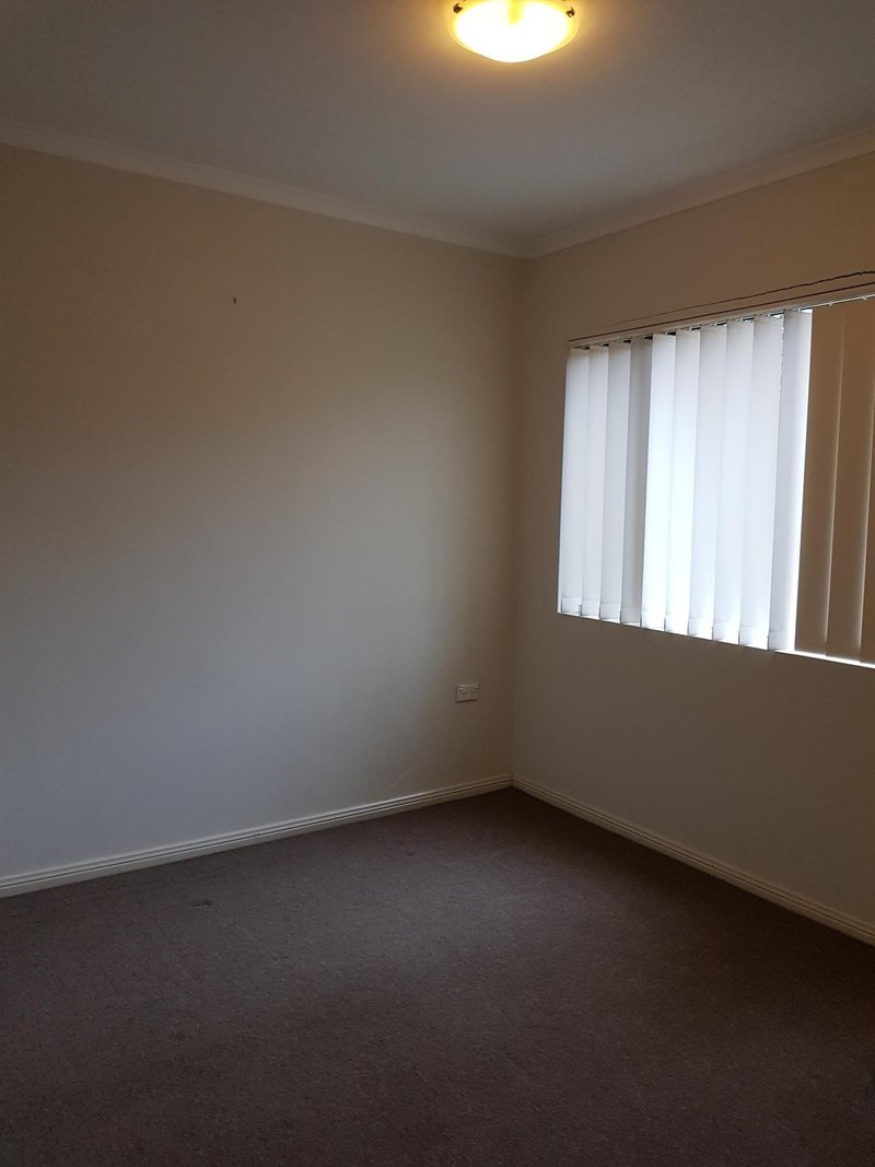 Photo - 4/12 Denison Street, Wollongong NSW 2500 - Image 4