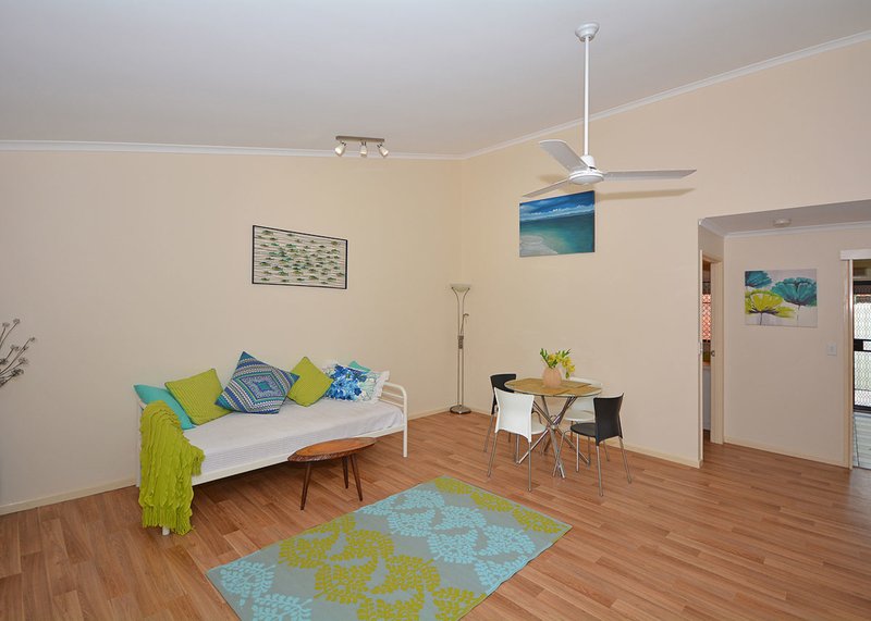 Photo - 4/12 Denmans Camp Road, Torquay QLD 4655 - Image 2