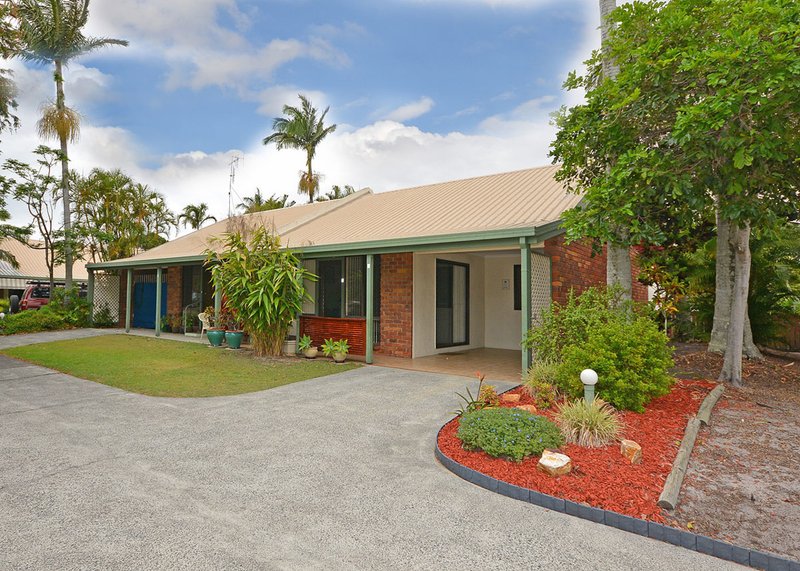 Photo - 4/12 Denmans Camp Road, Torquay QLD 4655 - Image 3