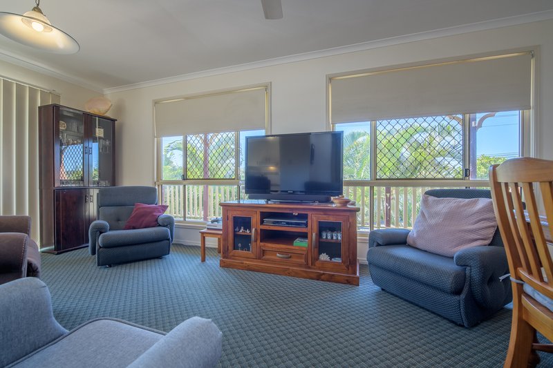 Photo - 4/12 Kent Street, West Gladstone QLD 4680 - Image 2