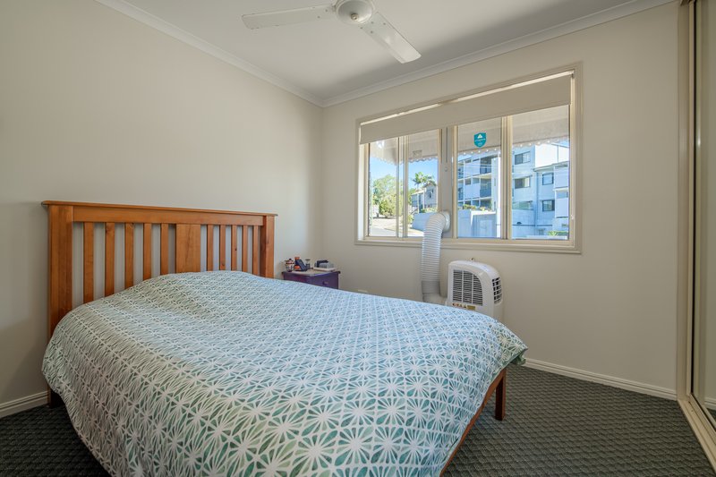 Photo - 4/12 Kent Street, West Gladstone QLD 4680 - Image 5