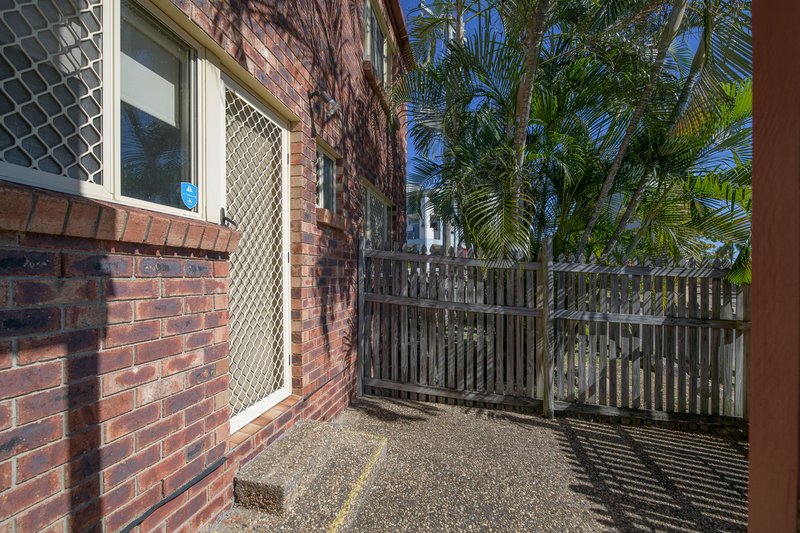 Photo - 4/12 Kent Street, West Gladstone QLD 4680 - Image 13