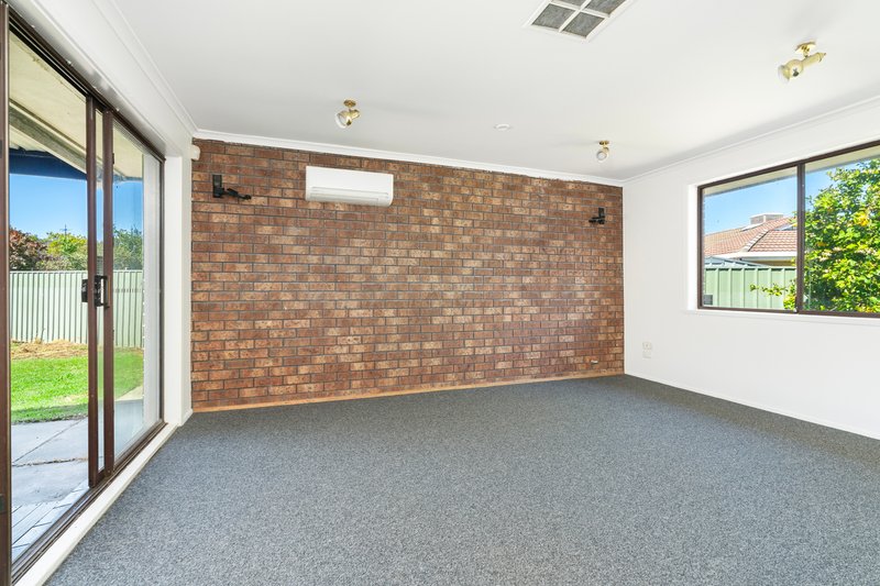 Photo - 412 Leonie Court, Lavington NSW 2641 - Image 3