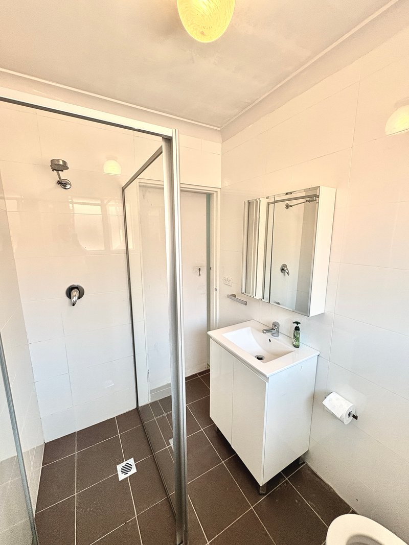 Photo - 4/12 Oswald Street, Campsie NSW 2194 - Image 4