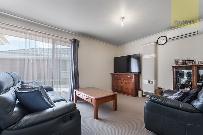 Photo - 4/12 Redhill Court, Craigieburn VIC 3064 - Image 3