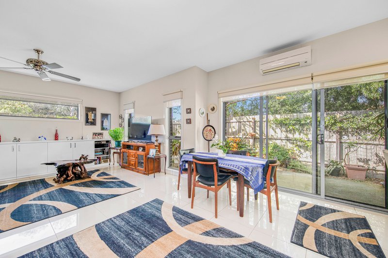 Photo - 4/12 Seagull Avenue, Altona VIC 3018 - Image 1