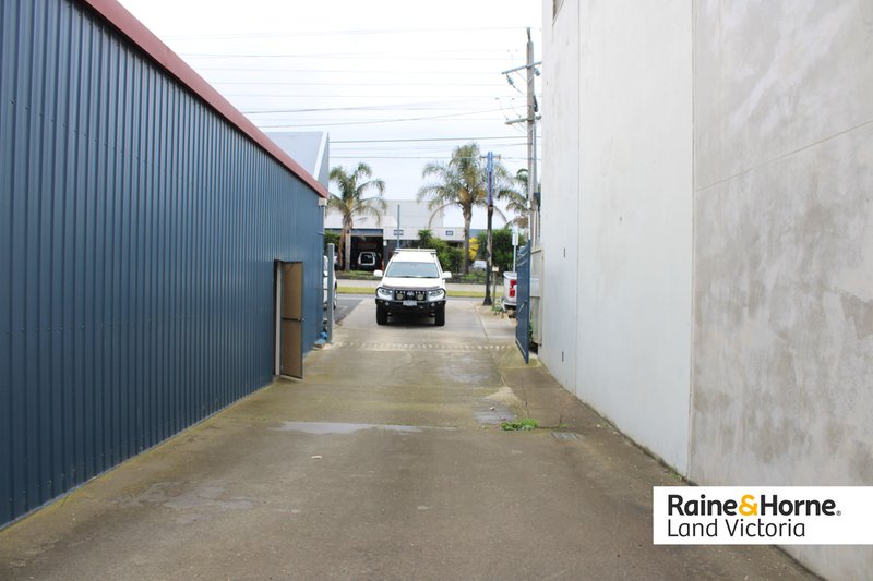 Photo - 412 Thompson Road, North Geelong VIC 3215 - Image 8