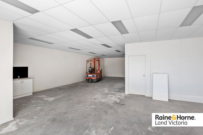 Photo - 412 Thompson Road, North Geelong VIC 3215 - Image 10