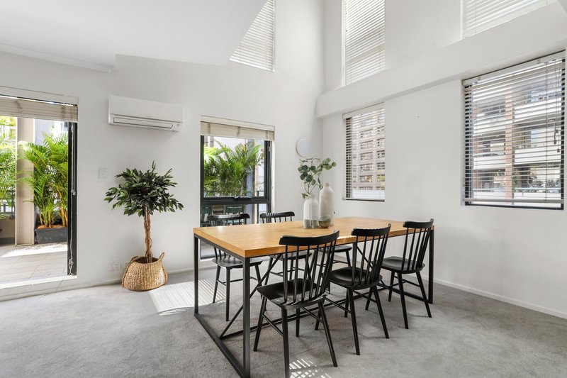 Photo - 412/1 Poplar Street, Surry Hills NSW 2010 - Image 2