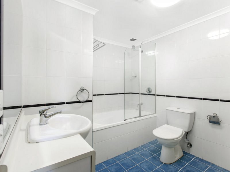 Photo - 412/107 Canberra Avenue, Griffith ACT 2603 - Image 4