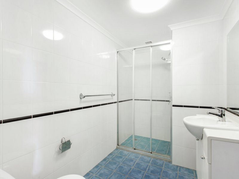 Photo - 412/107 Canberra Avenue, Griffith ACT 2603 - Image 6