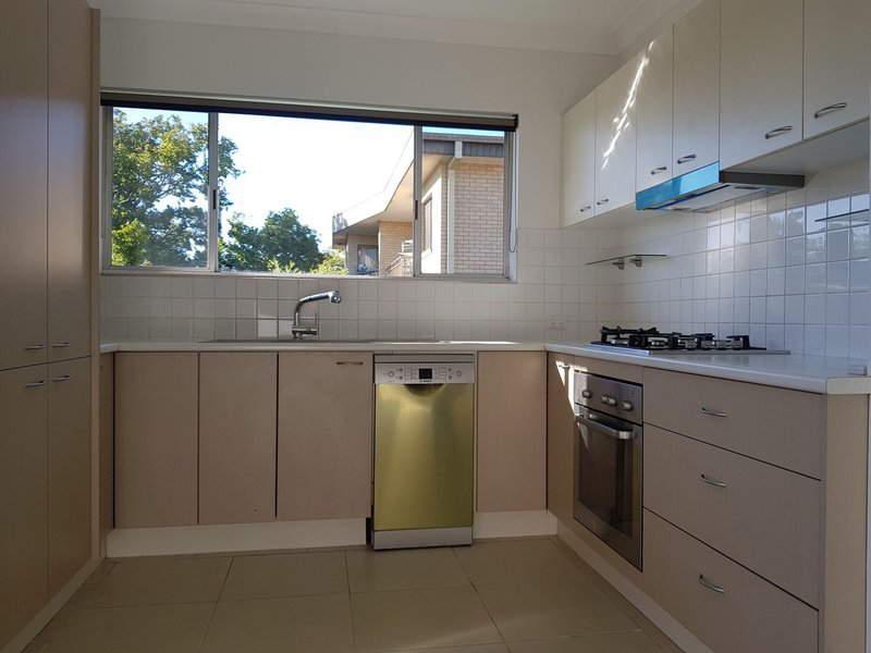 Photo - 4/123 Old Cleveland Road, Greenslopes QLD 4120 - Image 8