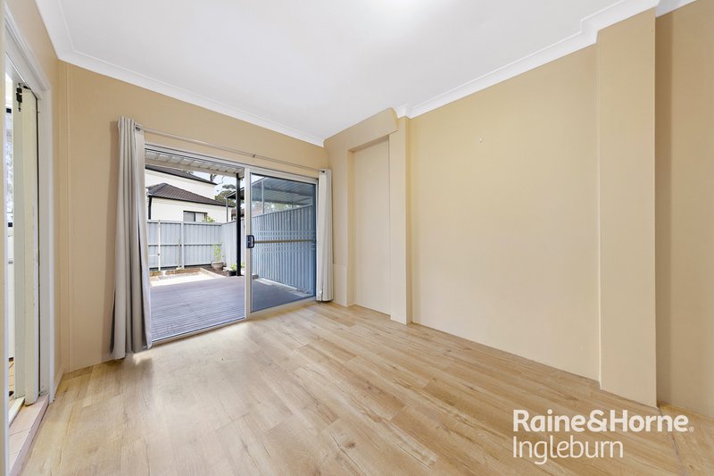 Photo - 4/124 Saywell Road, Macquarie Fields NSW 2564 - Image 4