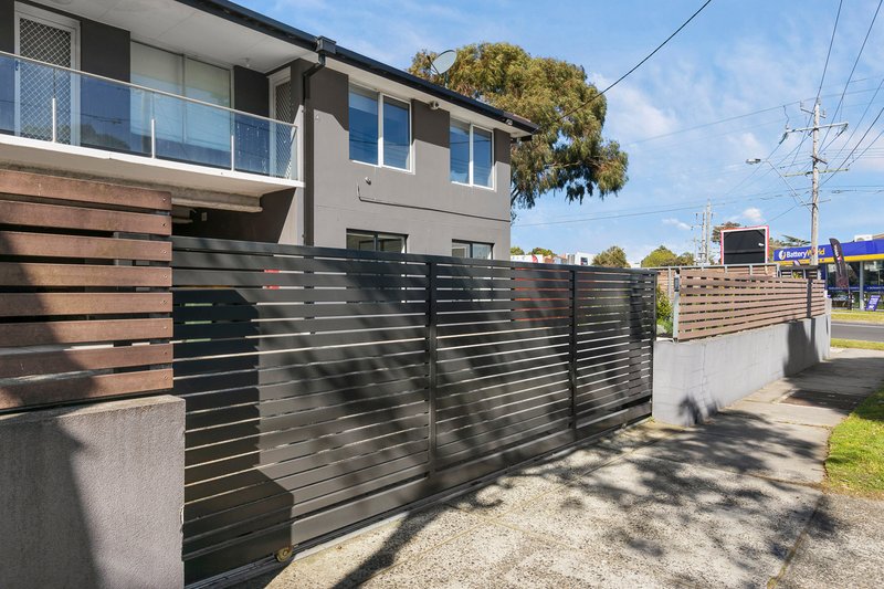 Photo - 4/127 Beach Street, Frankston VIC 3199 - Image 4