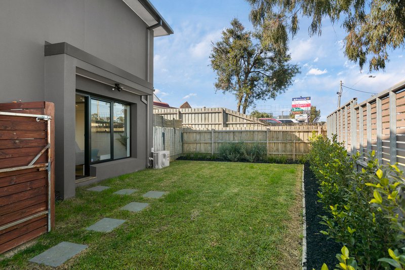 Photo - 4/127 Beach Street, Frankston VIC 3199 - Image 5