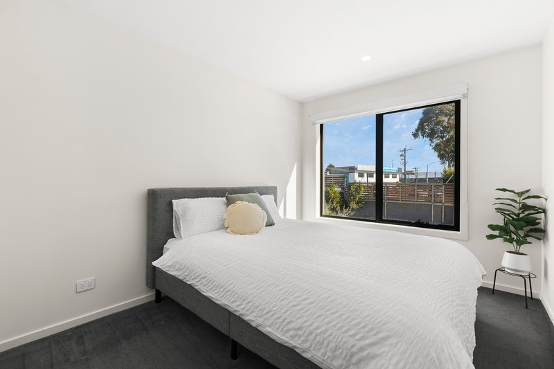 Photo - 4/127 Beach Street, Frankston VIC 3199 - Image 8