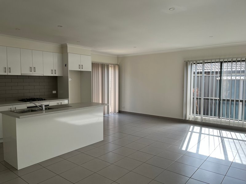 Photo - 4/13 Canberra Avenue, Dandenong VIC 3175 - Image 2