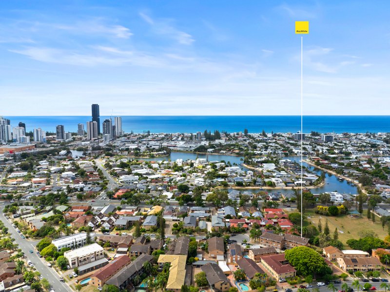Photo - 4/13 Christina Court, Mermaid Waters QLD 4218 - Image 2