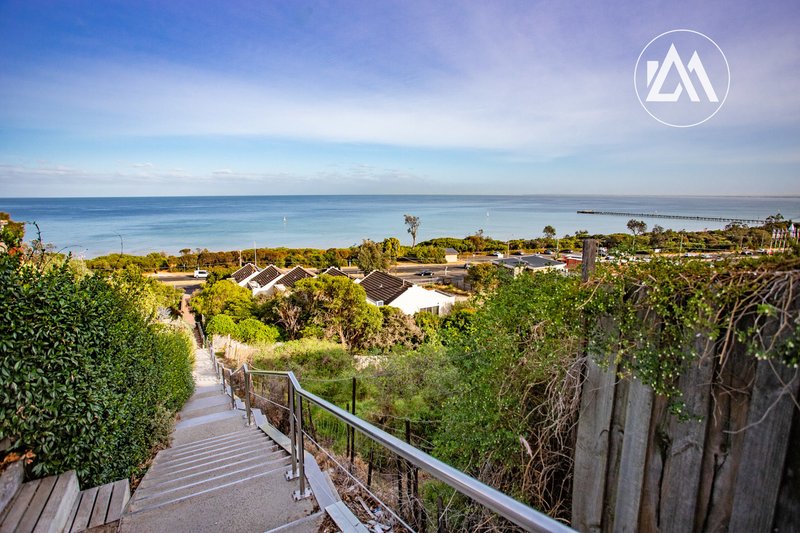 Photo - 4/13 Cliff Road, Frankston VIC 3199 - Image 2