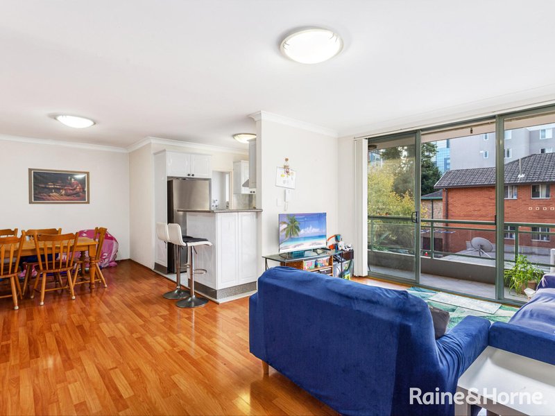 Photo - 4/13 Cowper Street, Parramatta NSW 2150 - Image 5