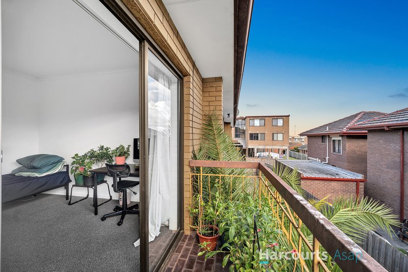 Photo - 4/13 Hemmings Street, Dandenong VIC 3175 - Image 7