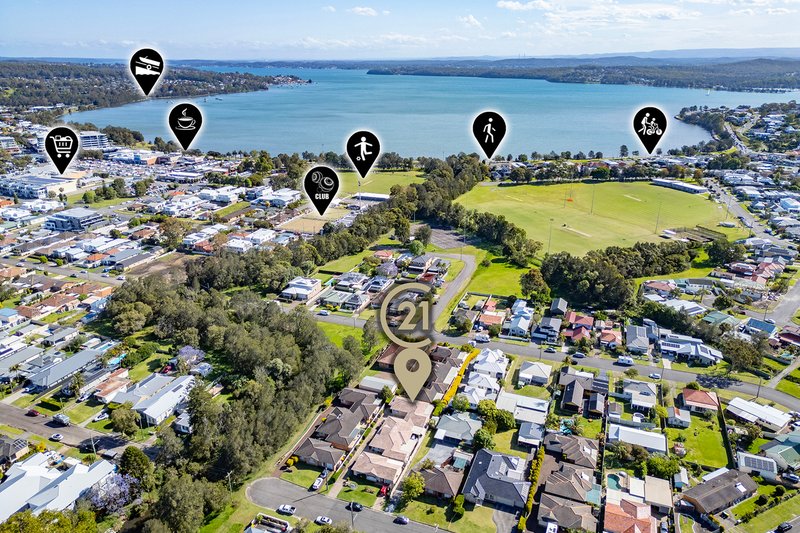 Photo - 4/13 Martin Street, Warners Bay NSW 2282 - Image 4