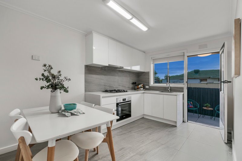 Photo - 4/13 Oakes Avenue, Clayton South VIC 3169 - Image 5