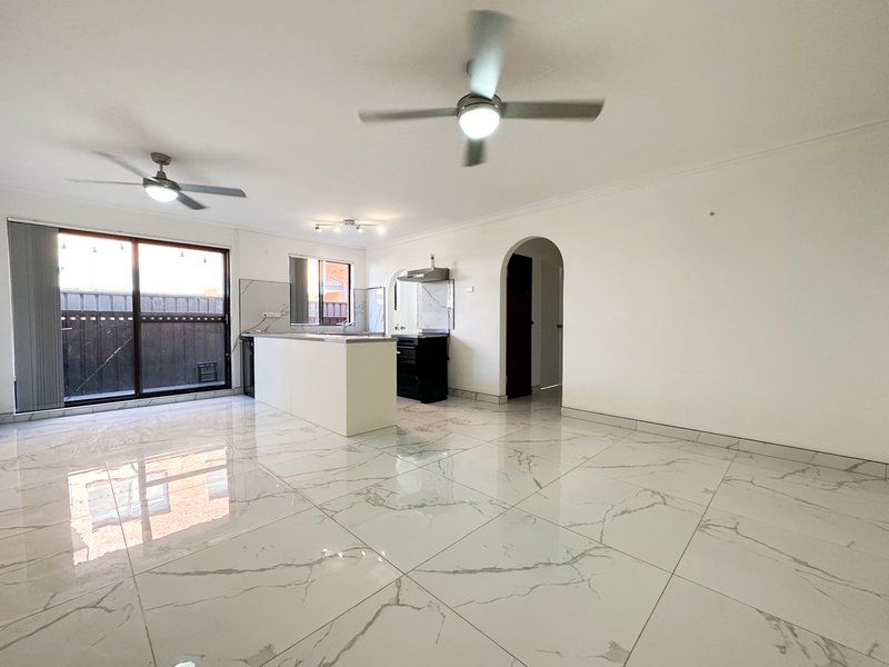 Photo - 4/13 Preston Street, Jamisontown NSW 2750 - Image 7