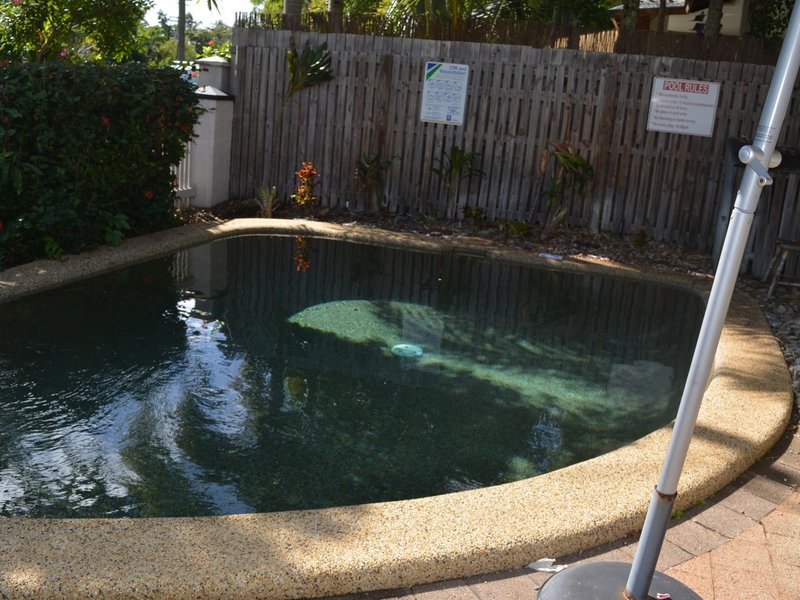 Photo - 4/13 Rutherford Street, Yorkeys Knob QLD 4878 - Image 12