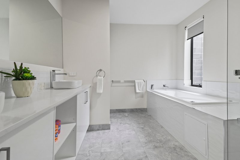 Photo - 4/13 York Street, Geelong VIC 3220 - Image 35