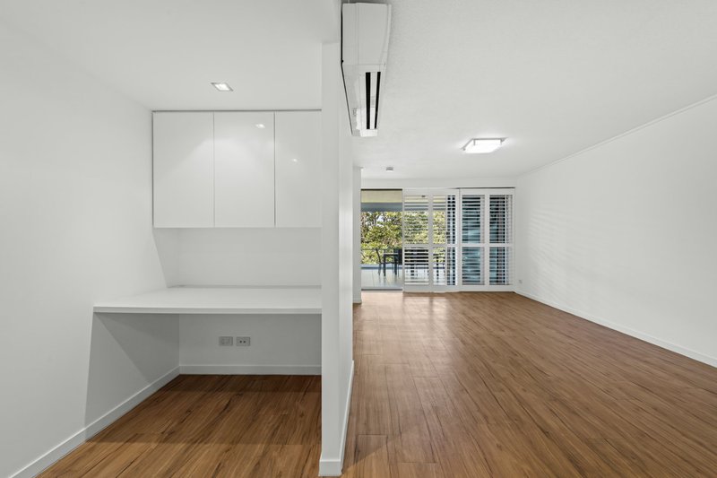 Photo - 413/23 Parkland Street, Nundah QLD 4012 - Image 6