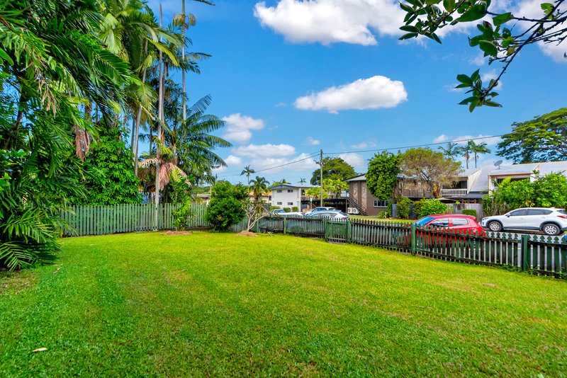 Photo - 4/133-135 Collins Avenue, Edge Hill QLD 4870 - Image 12