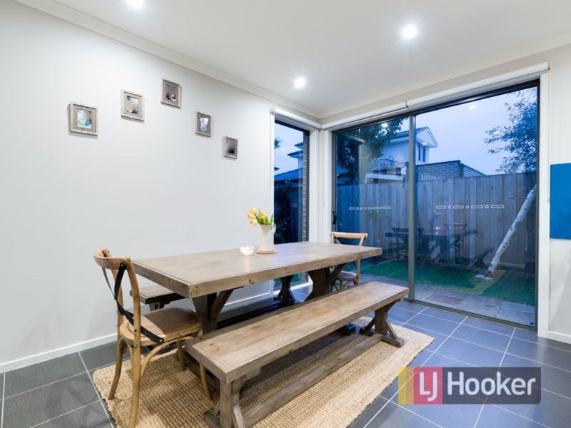 Photo - 4/134-136 Kennington Park Drive, Endeavour Hills VIC 3802 - Image 6