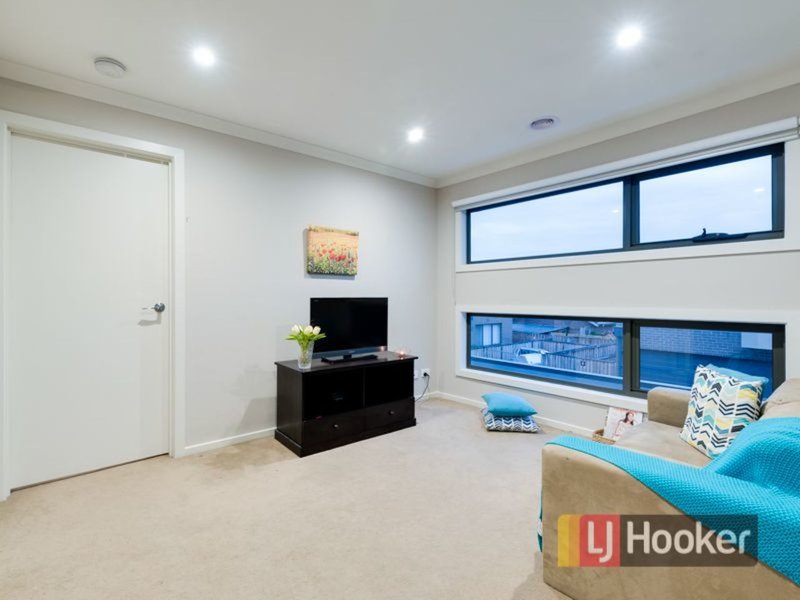 Photo - 4/134-136 Kennington Park Drive, Endeavour Hills VIC 3802 - Image 10