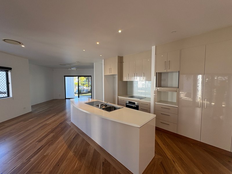 Photo - 4/134 Ridgeway Avenue, Southport QLD 4215 - Image 1