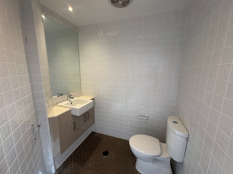Photo - 4/134 Ridgeway Avenue, Southport QLD 4215 - Image 7
