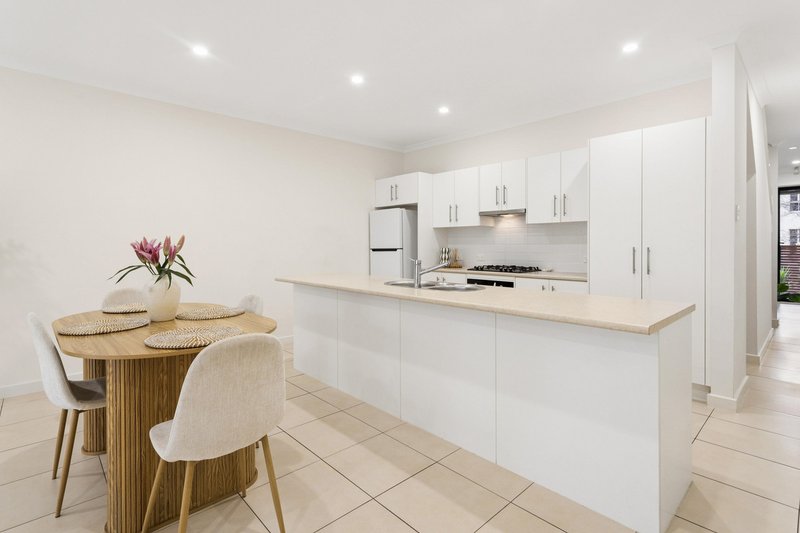 Photo - 4/135 Sanctuary Drive, Mawson Lakes SA 5095 - Image 5