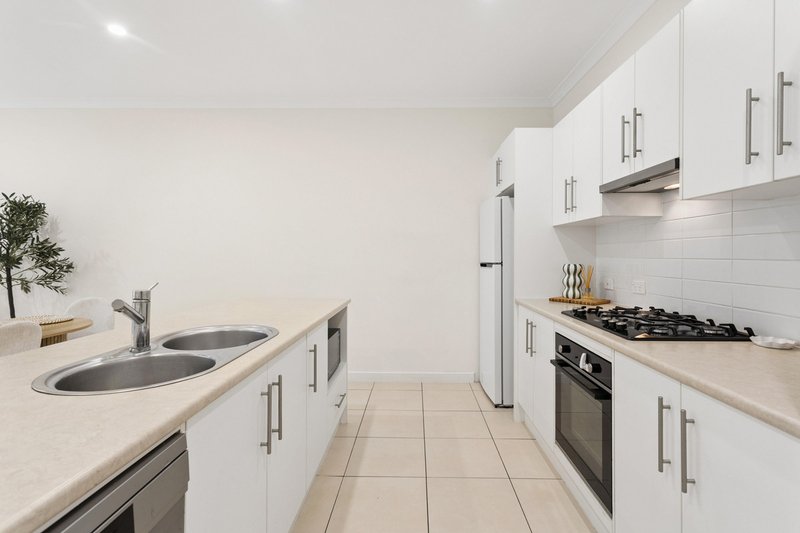 Photo - 4/135 Sanctuary Drive, Mawson Lakes SA 5095 - Image 7