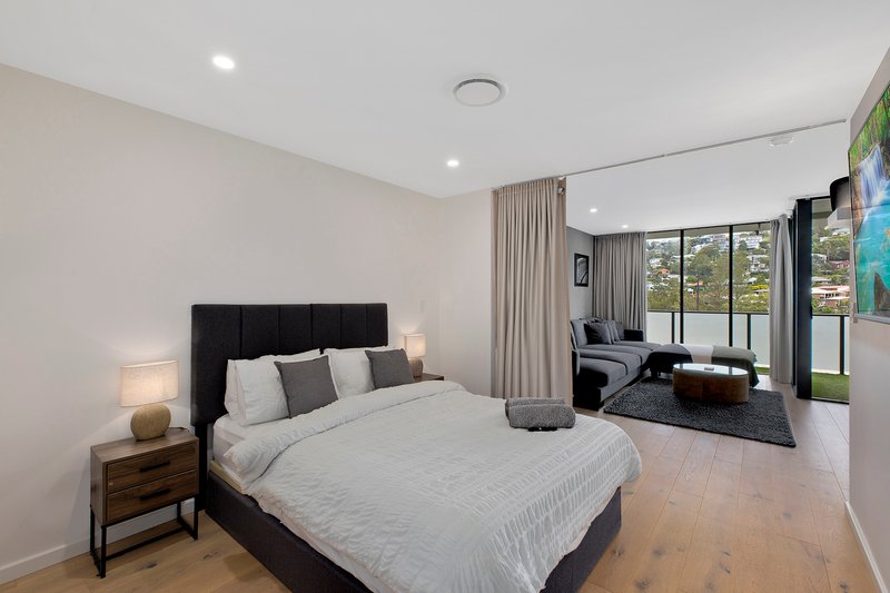 Photo - 413/6 Pine Tree Lane, Terrigal NSW 2260 - Image 4