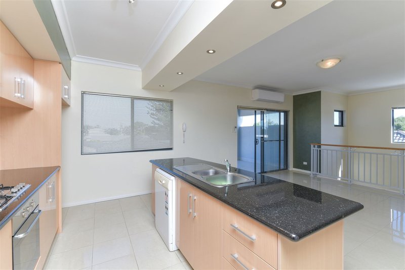 Photo - 4/138 Lewington Street, Rockingham WA 6168 - Image 10