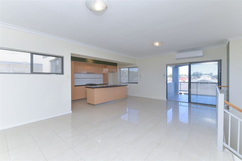 Photo - 4/138 Lewington Street, Rockingham WA 6168 - Image 12