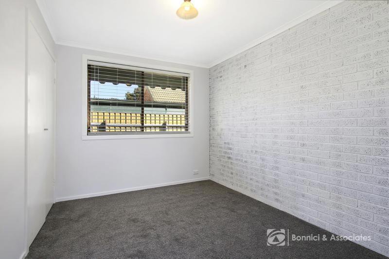 Photo - 4/14 Mcewen Crescent, Wodonga VIC 3690 - Image 6