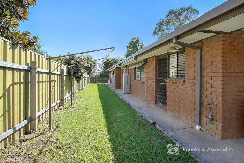 Photo - 4/14 Mcewen Crescent, Wodonga VIC 3690 - Image 8