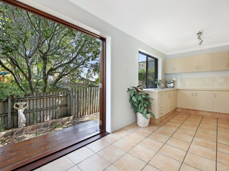 Photo - 4/14 Peerless Avenue, Mermaid Beach QLD 4218 - Image 4