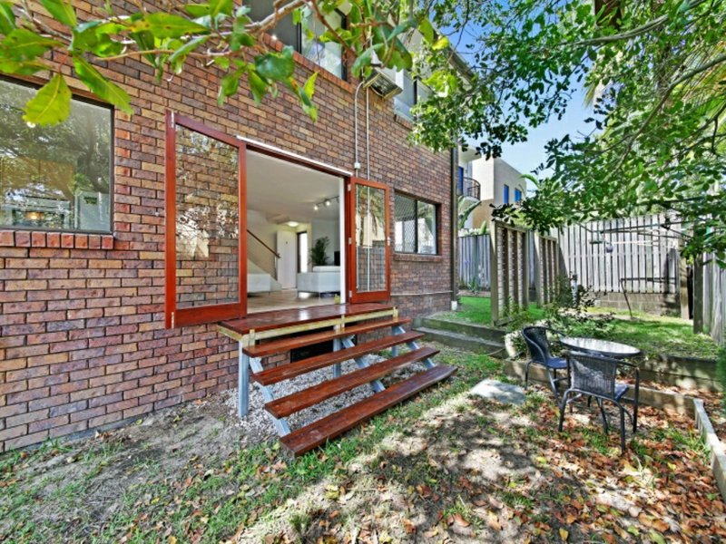 Photo - 4/14 Peerless Avenue, Mermaid Beach QLD 4218 - Image 5