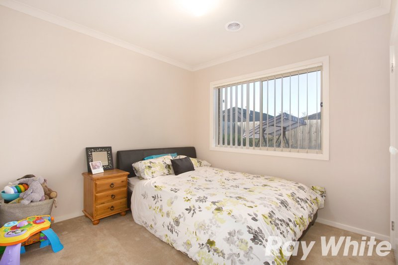 Photo - 4/143 Ahern Road, Pakenham VIC 3810 - Image 6