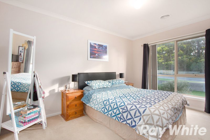 Photo - 4/143 Ahern Road, Pakenham VIC 3810 - Image 8